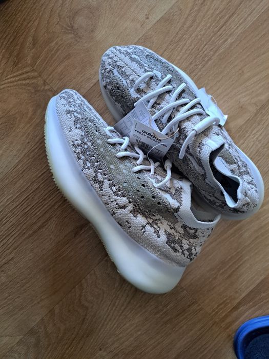 Vand adidas yeezy boost 380 pyrite  , noi 100% originali