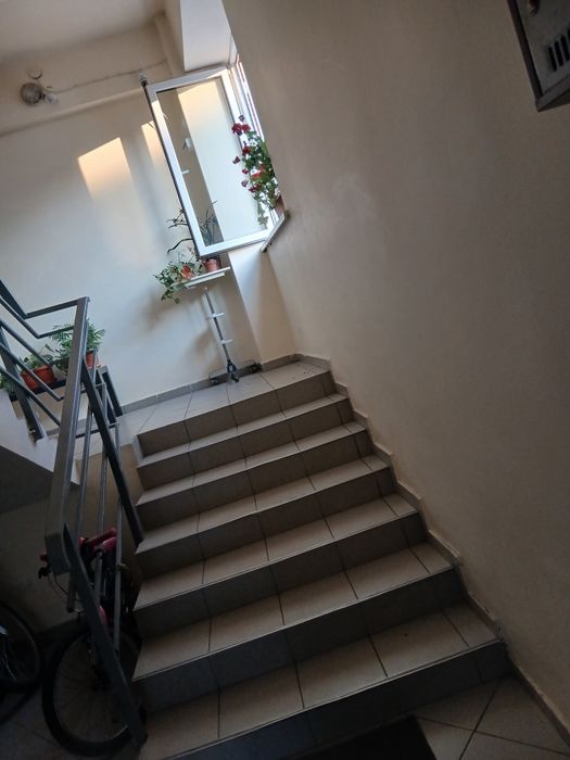 Se inchiriaza  Garsoniera 37m parter inalt