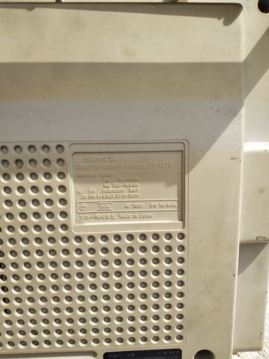 Продавам ретро радиокасетофон Sony