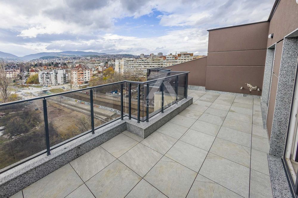 Продава просторен 3- стаен апартамент в ж. кв. Овча Купел