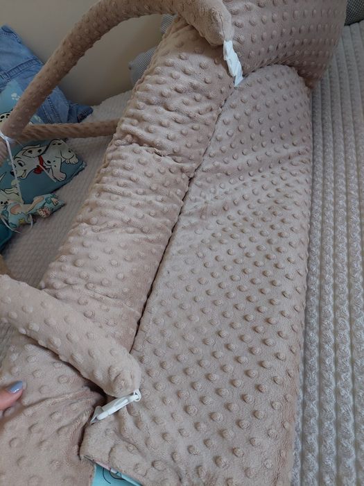 Бебешко гнездо с подарък