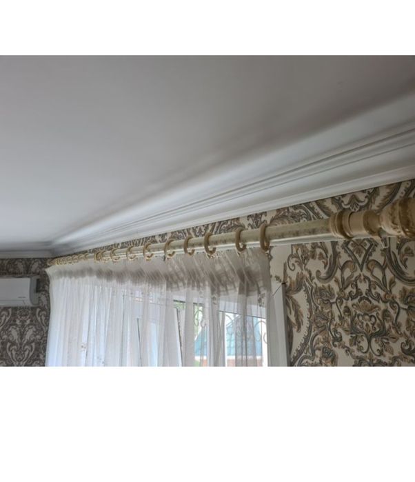 Карниз бежевый для штор