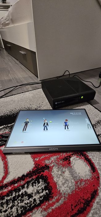 Xbox 360 E 500GB cu toate acesoriile,fara controller