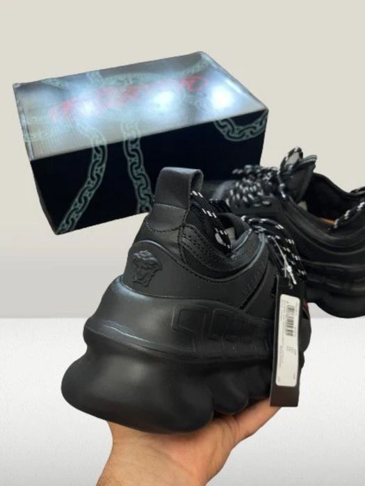 Adidași Versace chain reaction