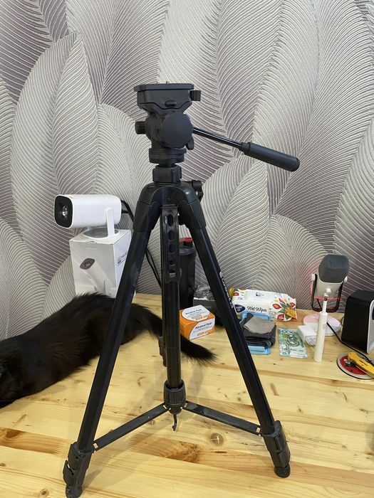 Напольный штатиф для фотоаппарата/видеокамеры
