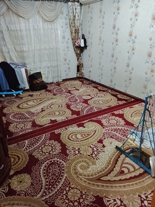 Olmazor tumani Qorasaroyda 3 xonali 63m² kvartira sotiladi.