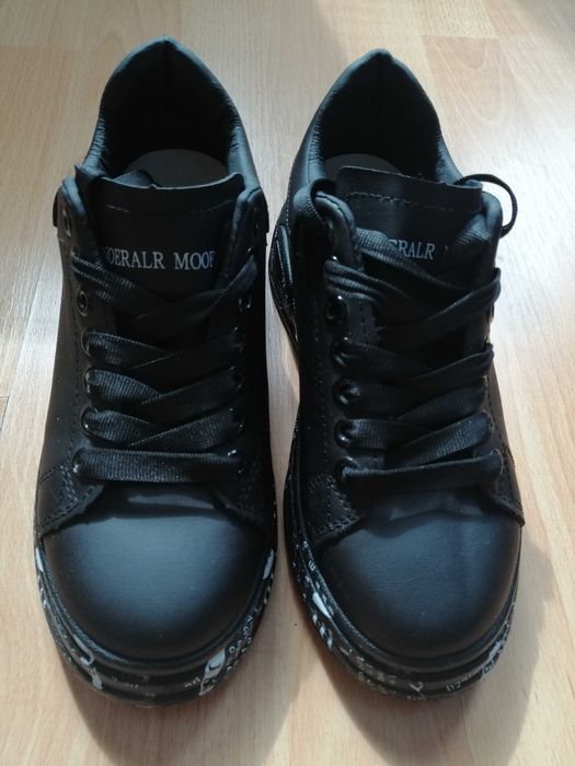 Спортни обувки с платформа