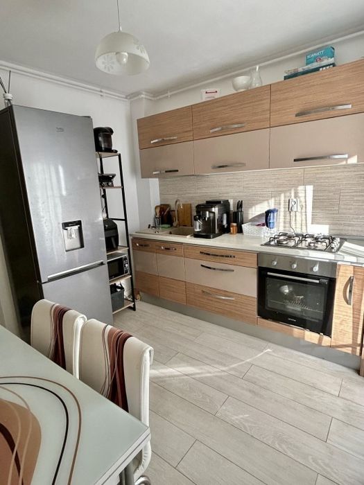Persoana fizica vând apartament cu doua camere
