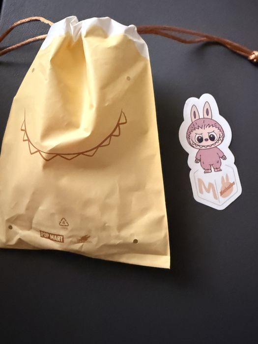 Labubu “pin for love”