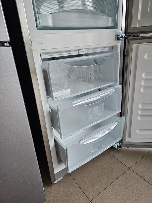 Хладилник с фризер LIEBHERR No frost