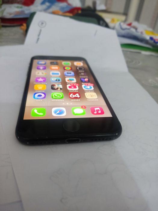 Продам Iphone se2 128