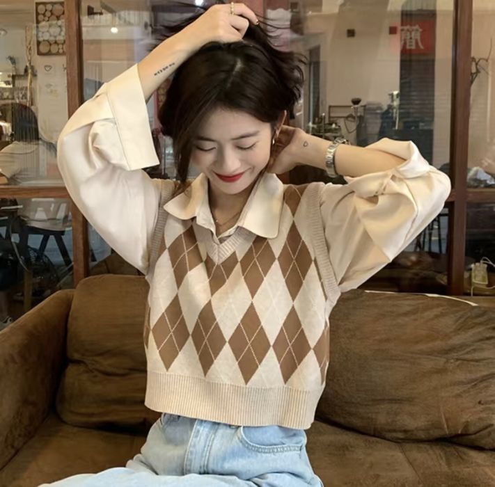 короткая жилетка