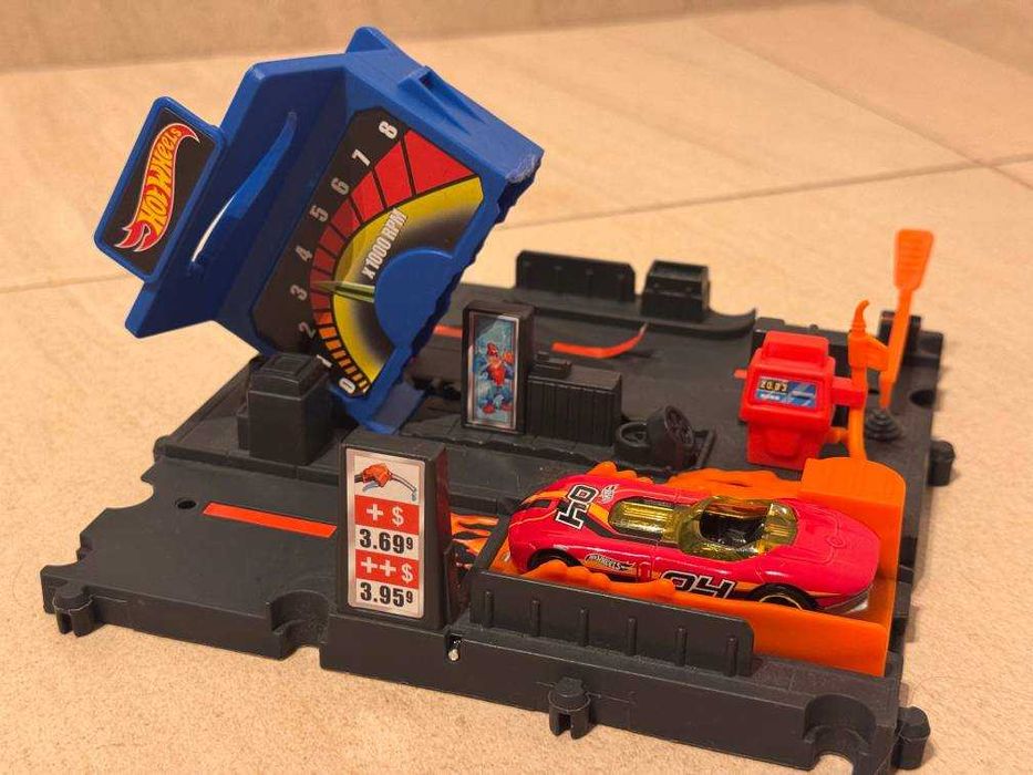 Колекция от Hot Wheels писти