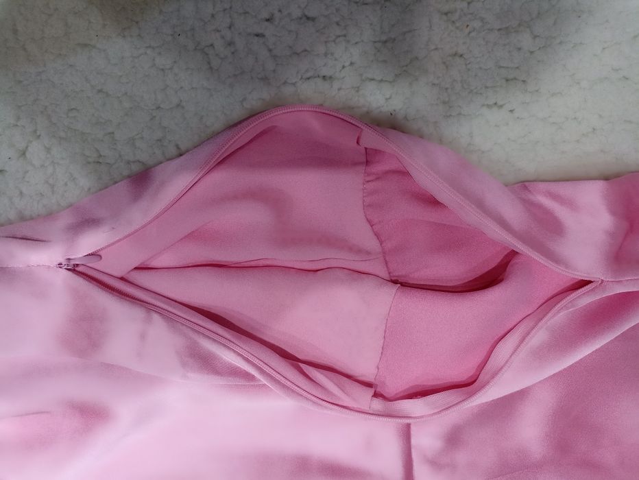 Rochita roz , material "plin"