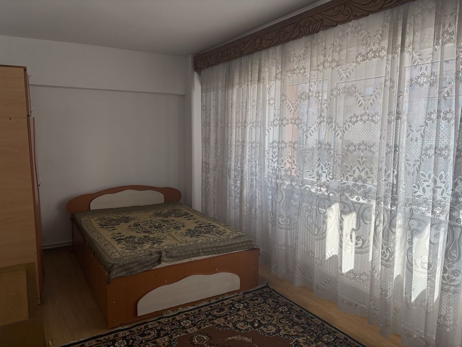 Inchiriez apartament