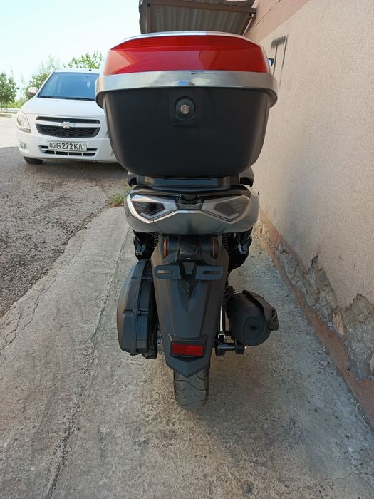 Benzinli skuter N-max