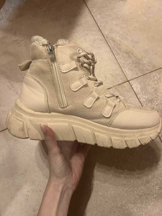 Топли зимни обувки