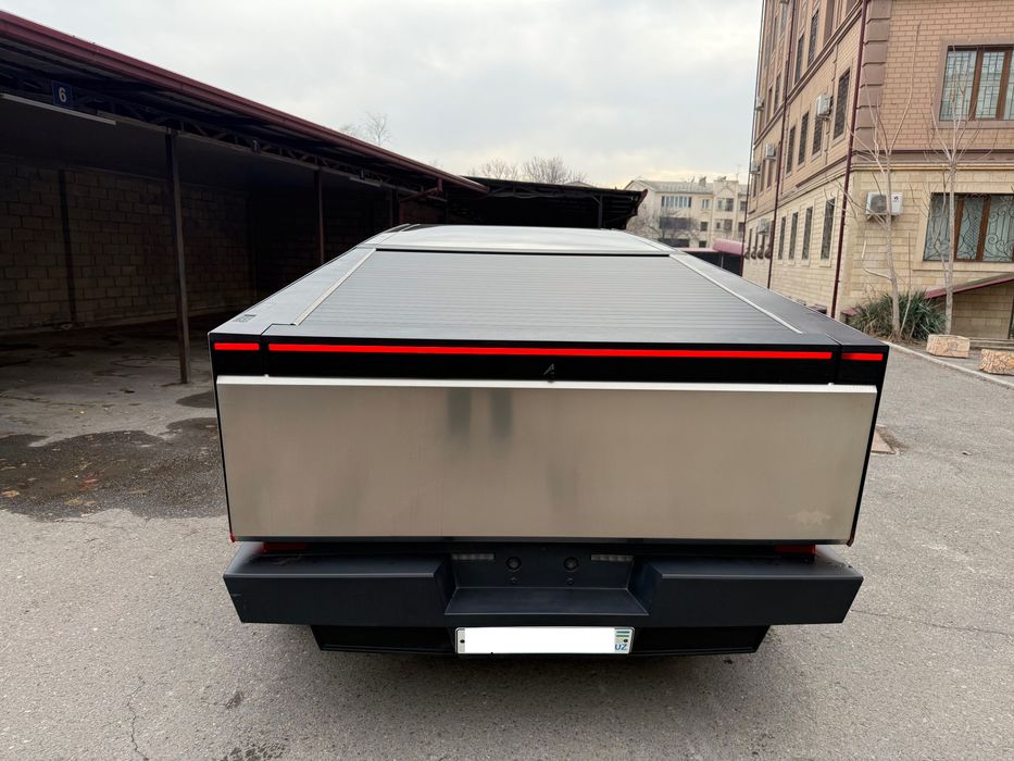 Tesla Cybertruck Cyberbeast Foundation Series