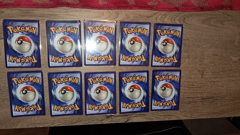 Pokemon Evolutions карти със протектори и пакети чисто нови