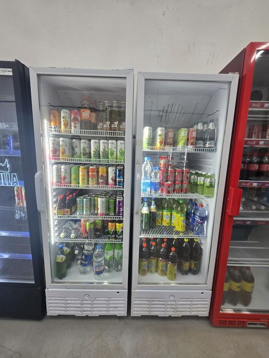 Продам витринный холодильник