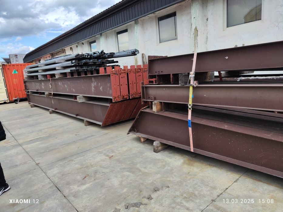 Vând structuri metalice
