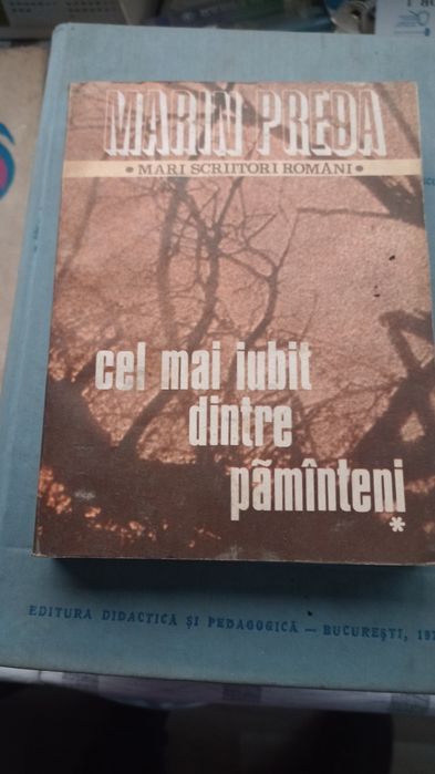 Vind diferite cărți