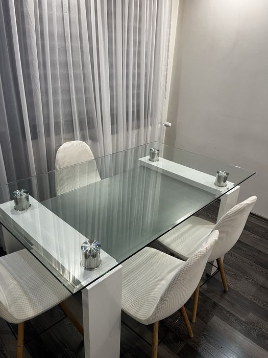 Трапезарна стъклена маса
