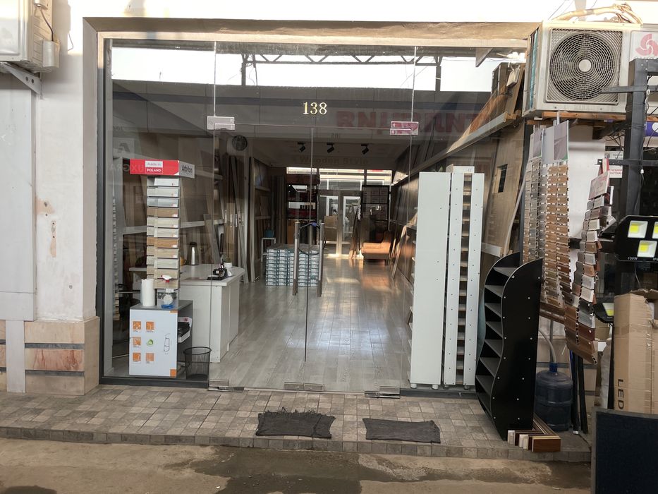 Стеклянные перегородки двери