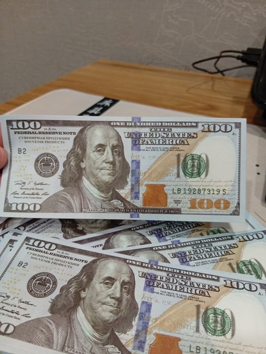 Продам сувенирные деньги 100$