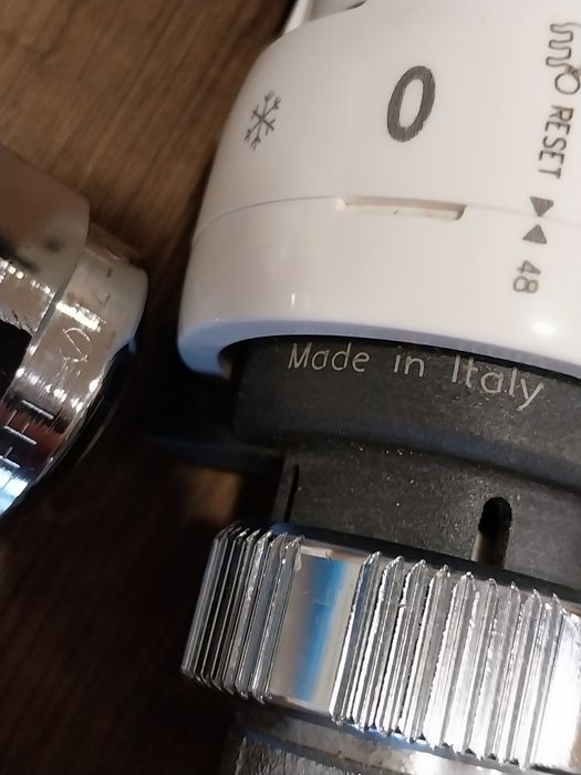 Кран с термоглава CALEFFI 4 броя, долно подаване и връщане.