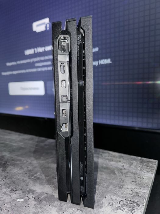 PlayStation 4 PRO, 1tb, с играми, идеальный!