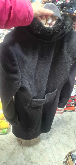 Продавам дамски черни палта.