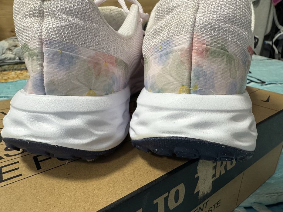 Маратонки Nike номер 38,5