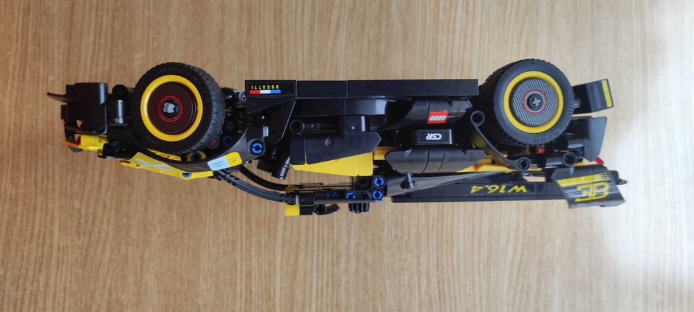 Lego Technic Bolid Bugatti 42151