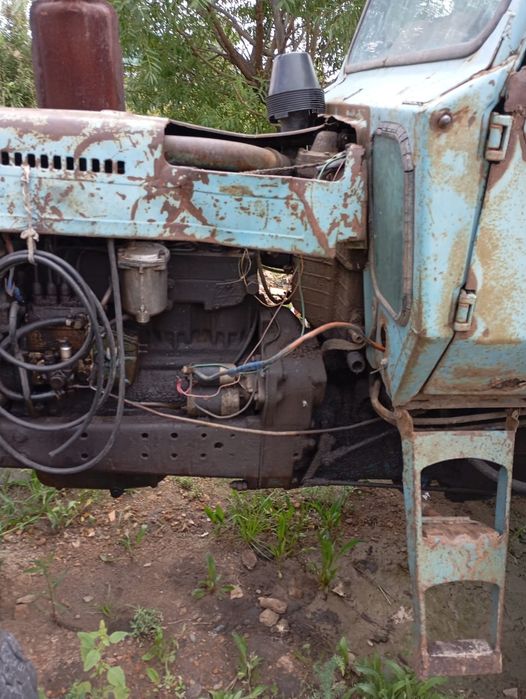 Трактор МТЗ 80  .