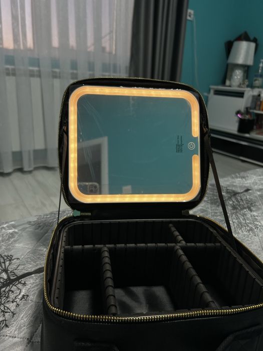 Куфар за гримове