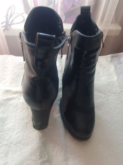 Продам женскую обувь