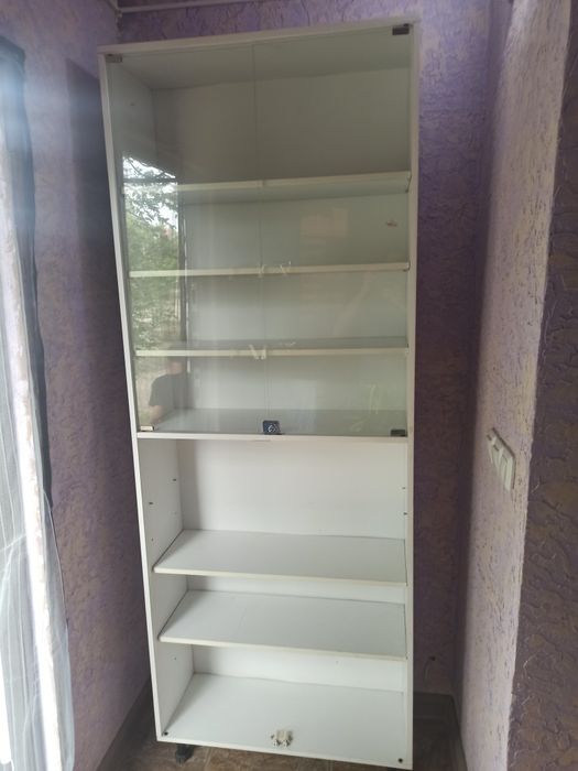 Продам шкаф с стеклянными дверцами