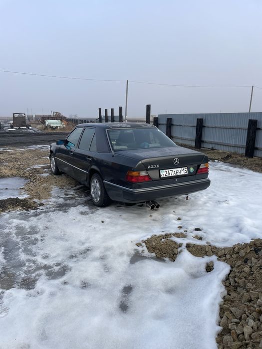 Продам Мерина W124 E200