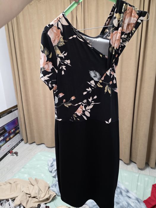 Rochiță mulată cu flori