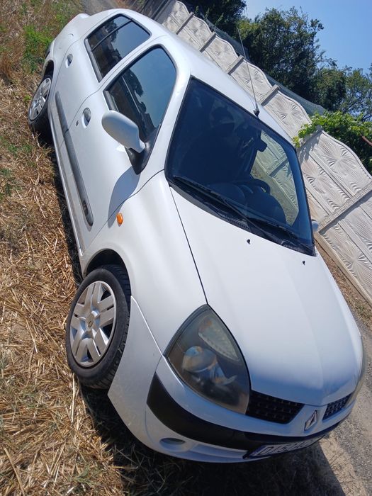 Vând reno clio.