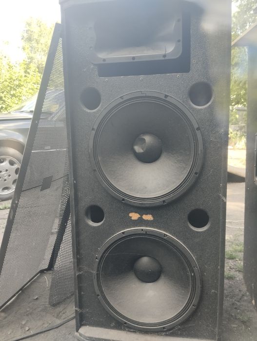 Срочно колонка JBL SRX 725