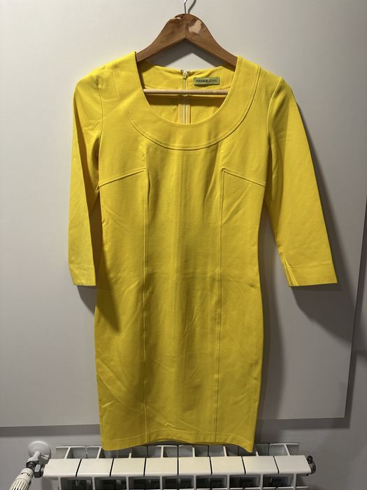 Спортно-елегантна къса рокля на Версаче спорт