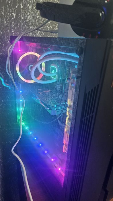 Геймърски компютър + волан logitech