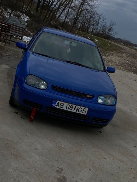 Vând urgent golf 4 coupe