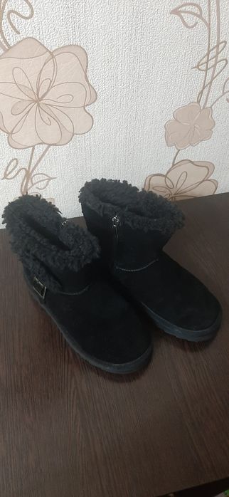 Продам детскую обувь