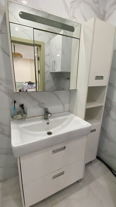 Продам раковину с тумбой и со шкафом