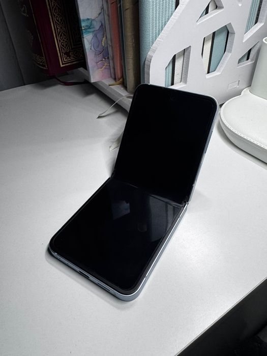 samsung z flip 6 
Состояние 10/10
Пленка с завода
Вн