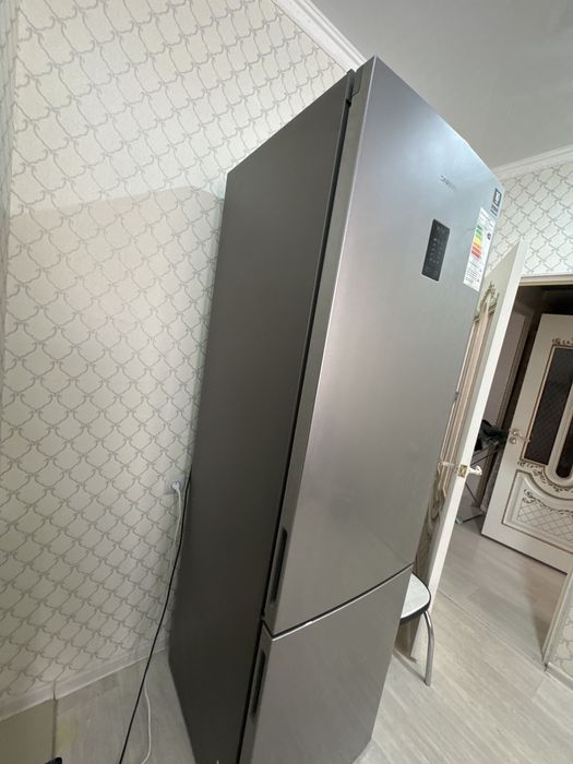 Холодильник Самсунг серый