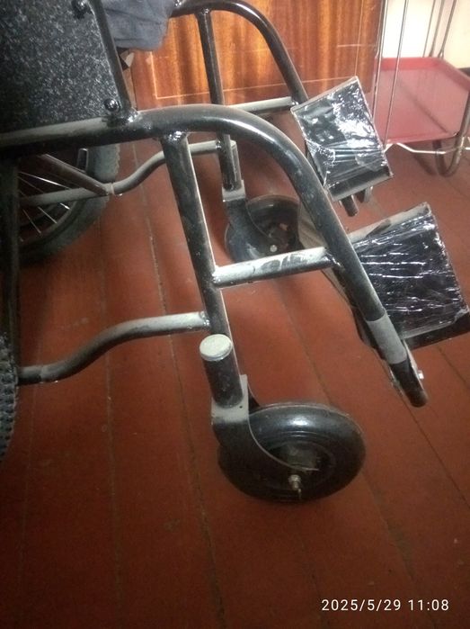 Коляска новая,ход лёгкий,седушка мягкая